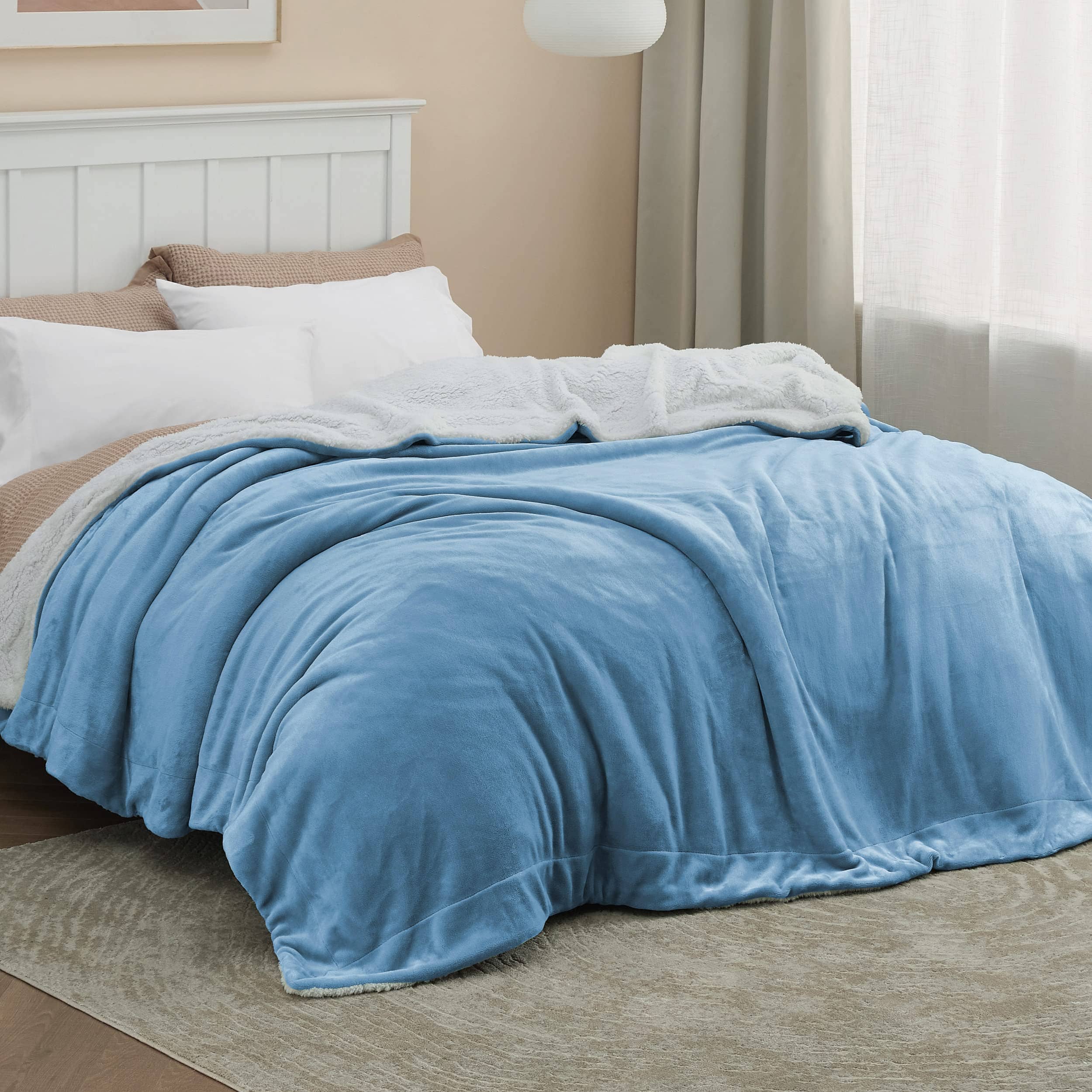 Sherpa and Fleece Reversable Blanket