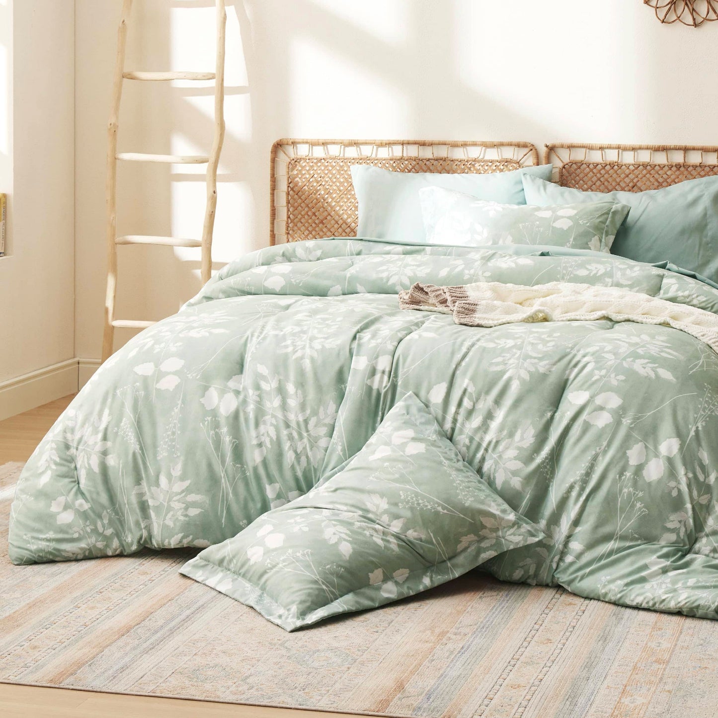 Elegant Floral Comforter Sets