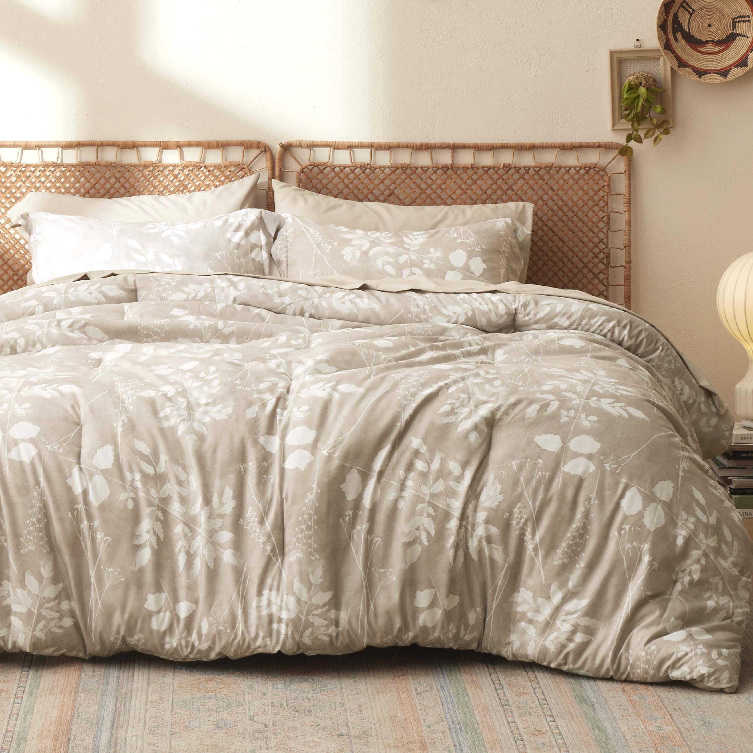 Bedsure Elegant Floral Comforter Sets