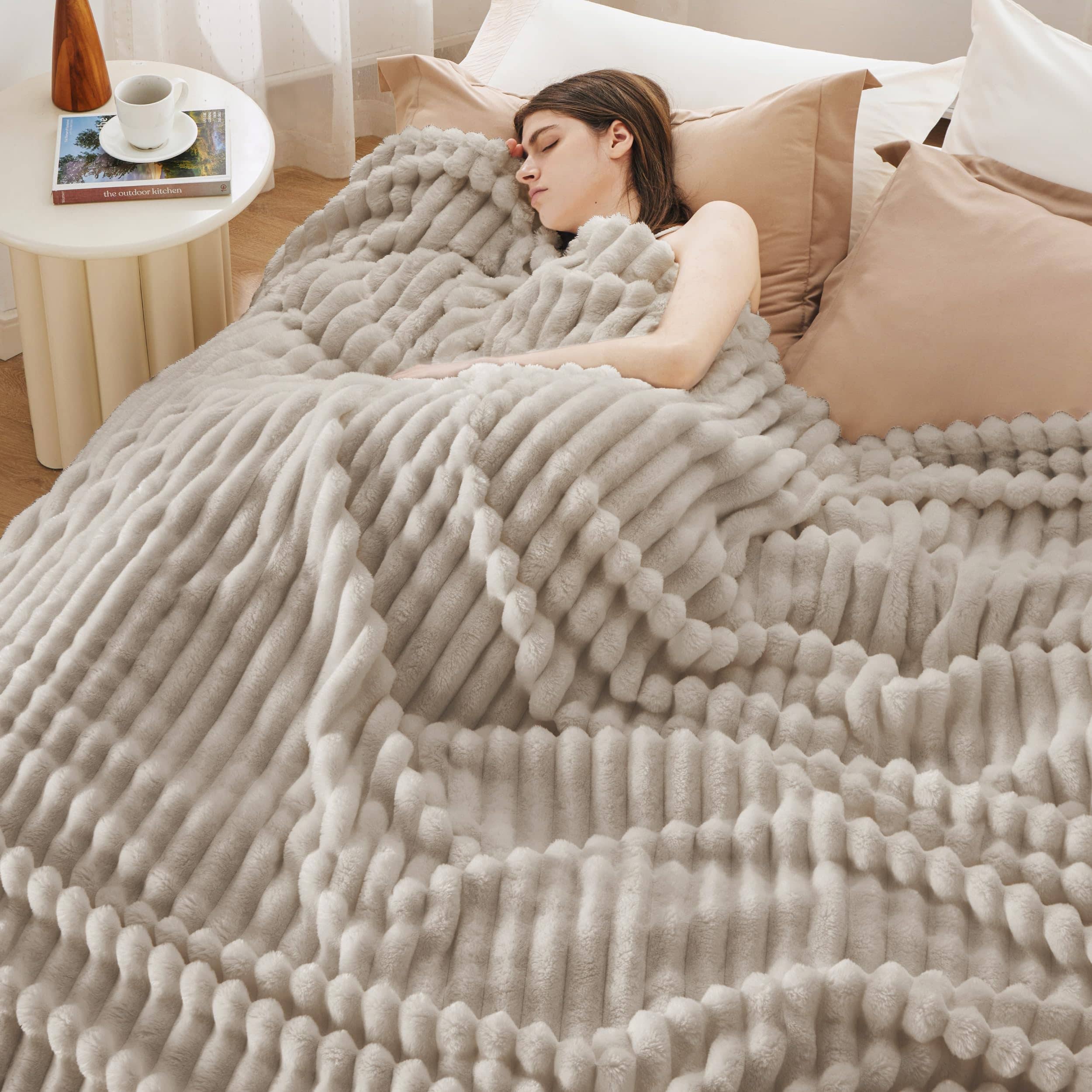 Bedsure Super Soft Flannel Fleece Throw Blanket