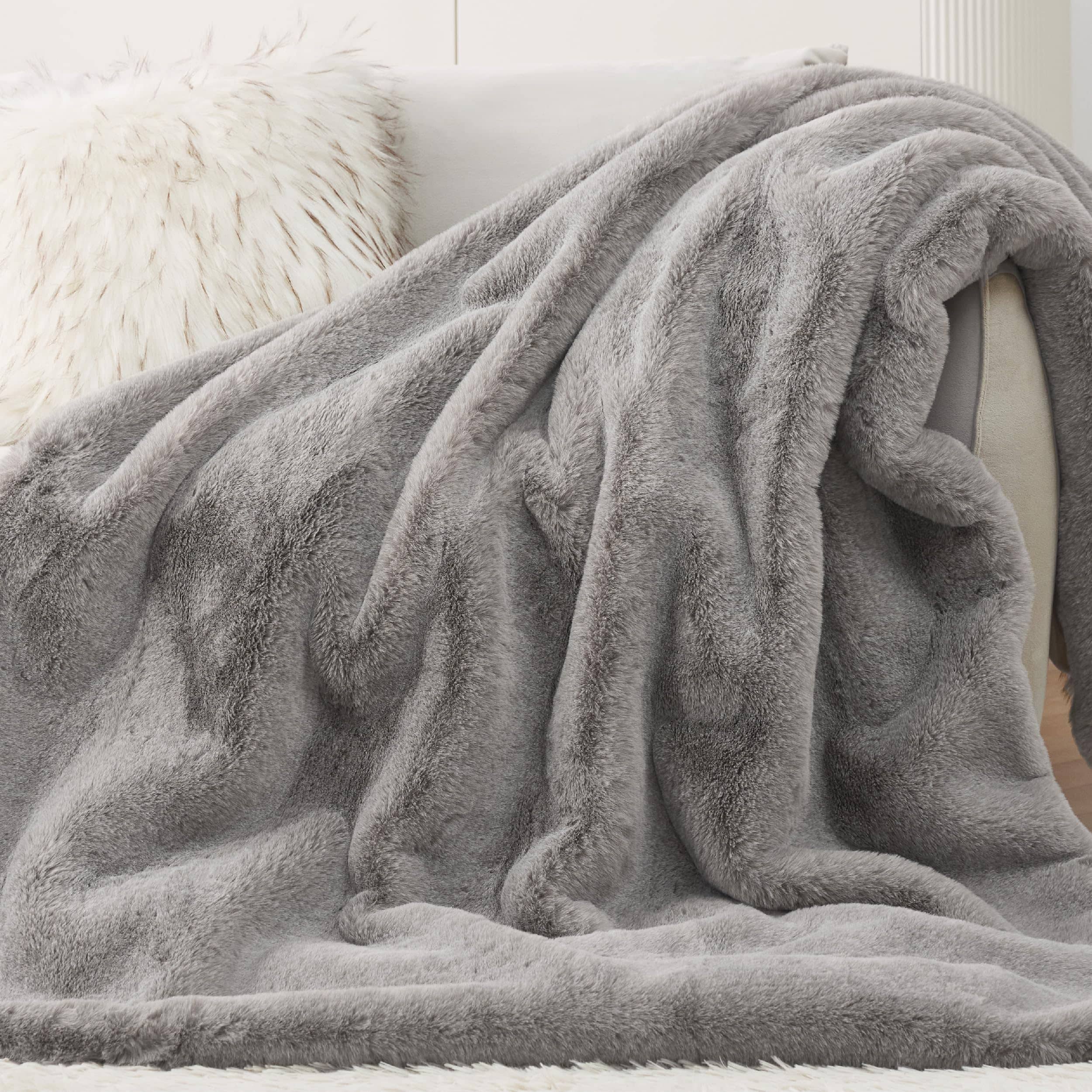 Bedsure Faux Fur Throw Blanket