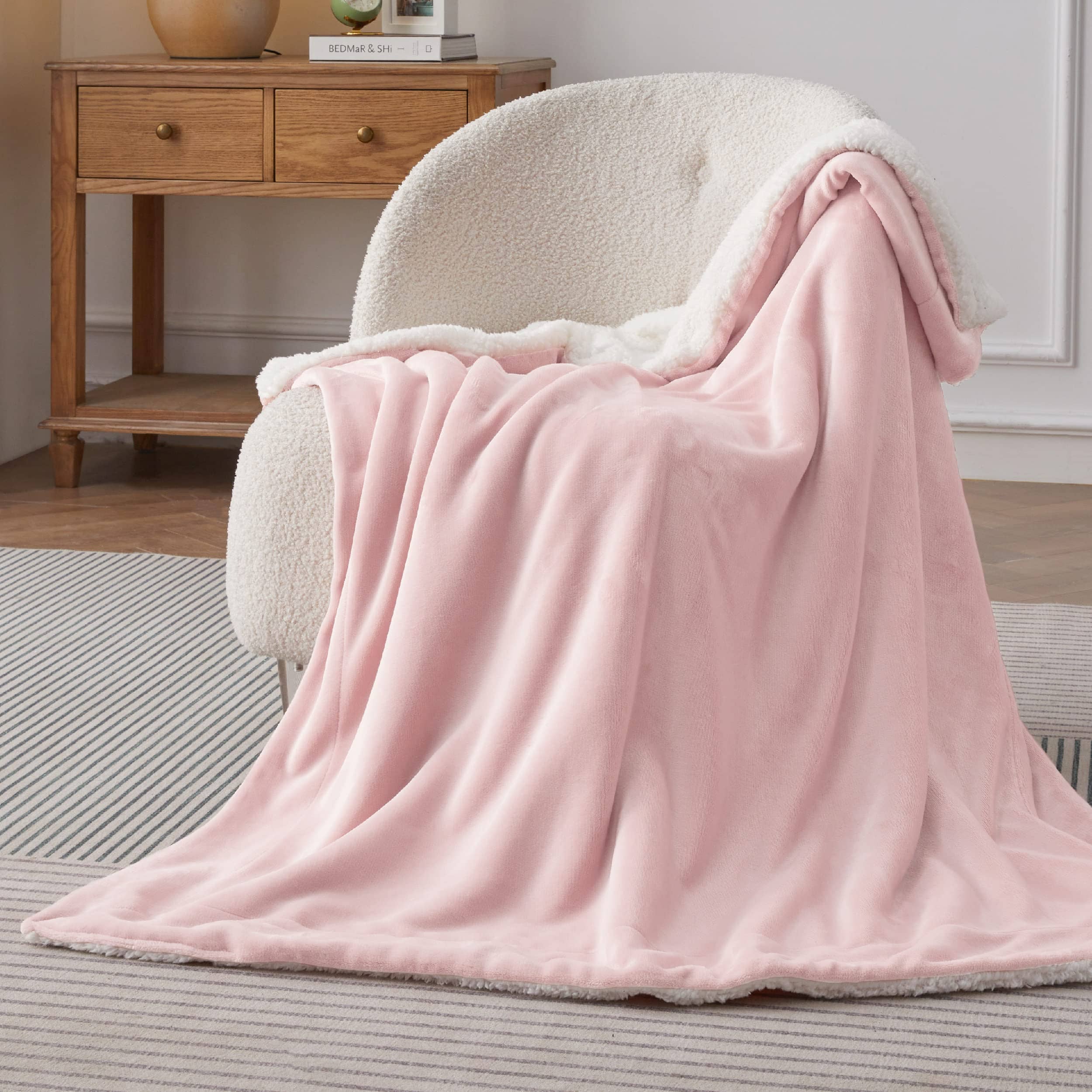 Bedsure Fleece Blanket Throw Blanket - Light Grey Lightweight Blankets for  Sofa, Couch, Bed, Camping, Travel - Super Soft Cozy Microfiber Blanket