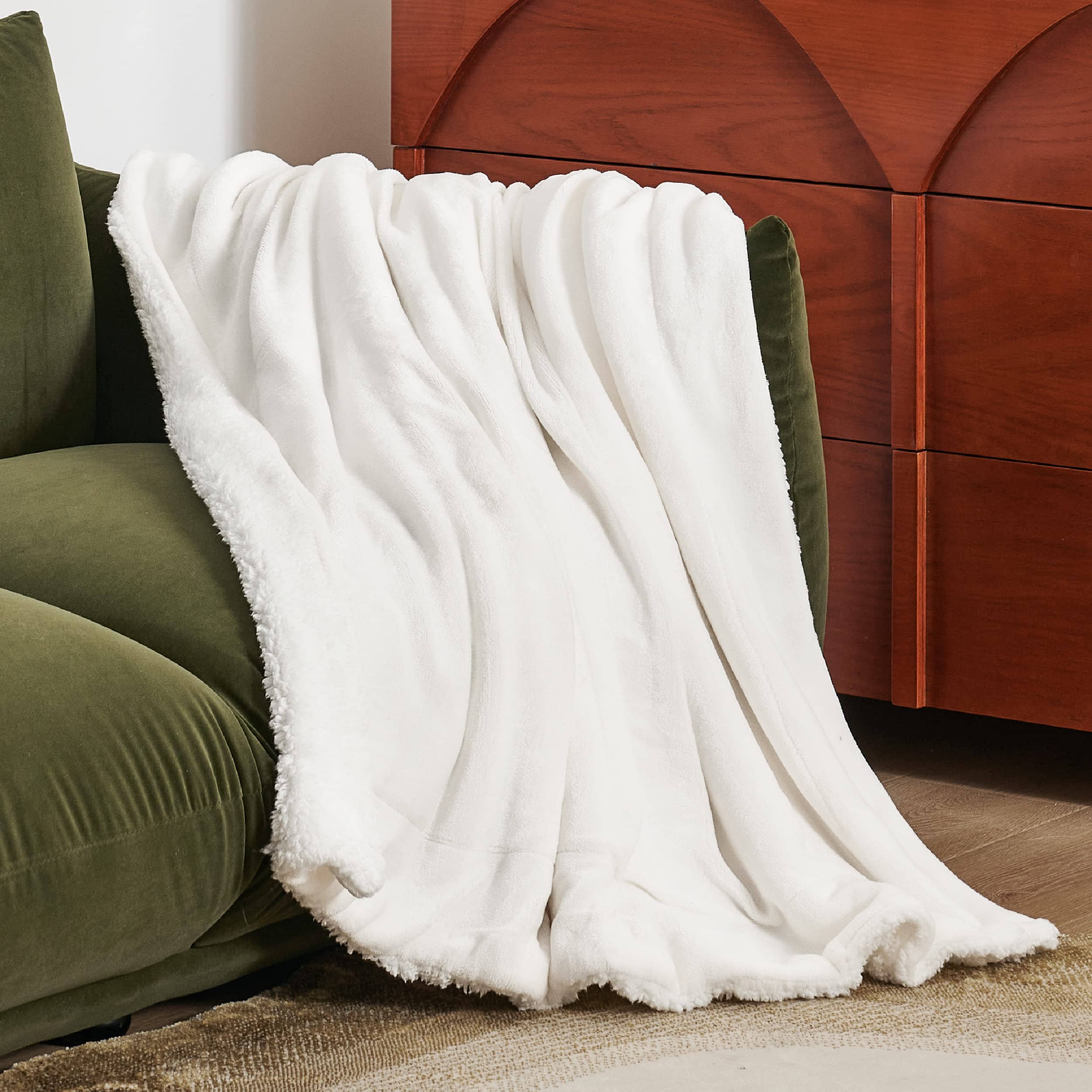 Sherpa and Fleece Reversable Blanket