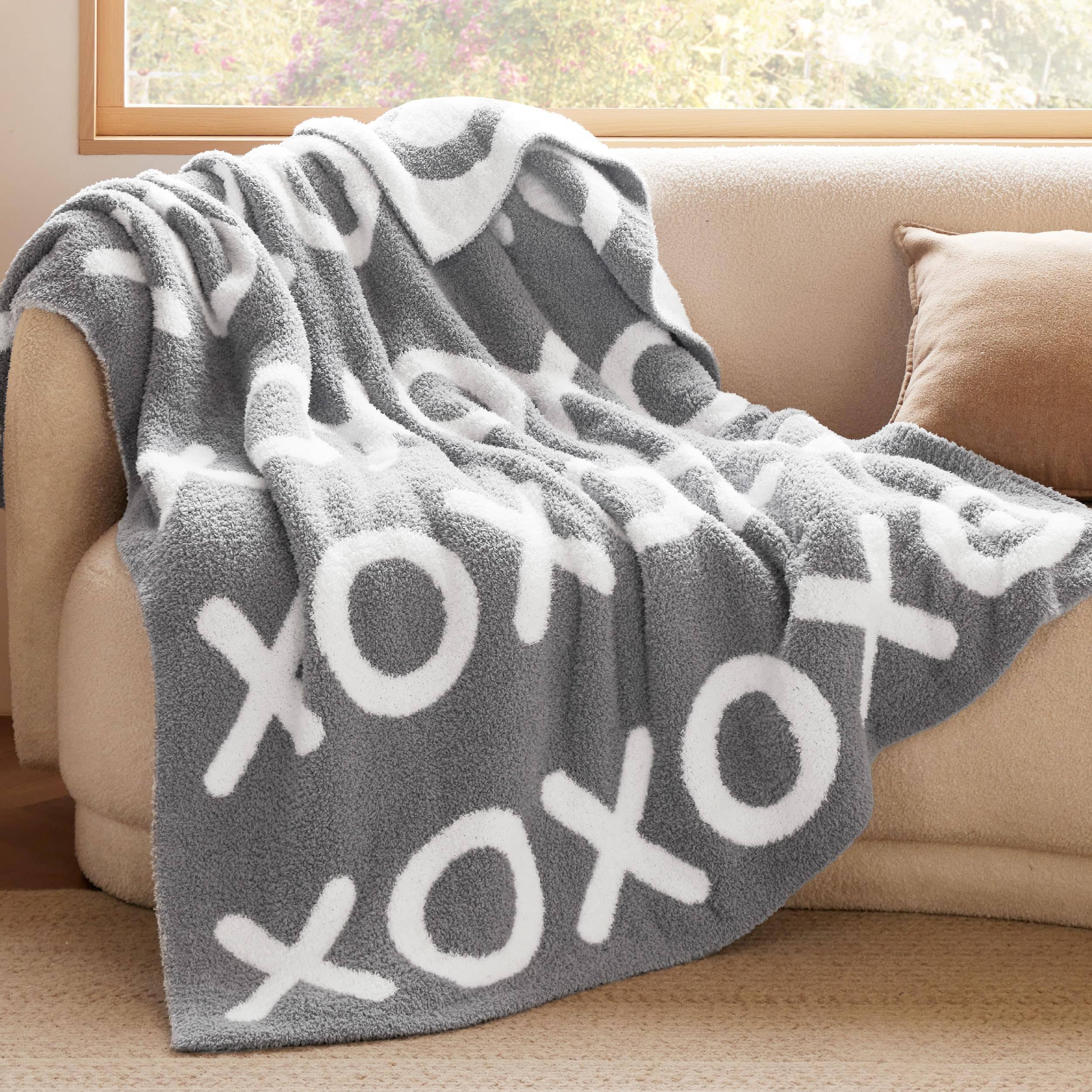 Bedsure Fluffy Xoxo Valentine's Day Throw Blanket
