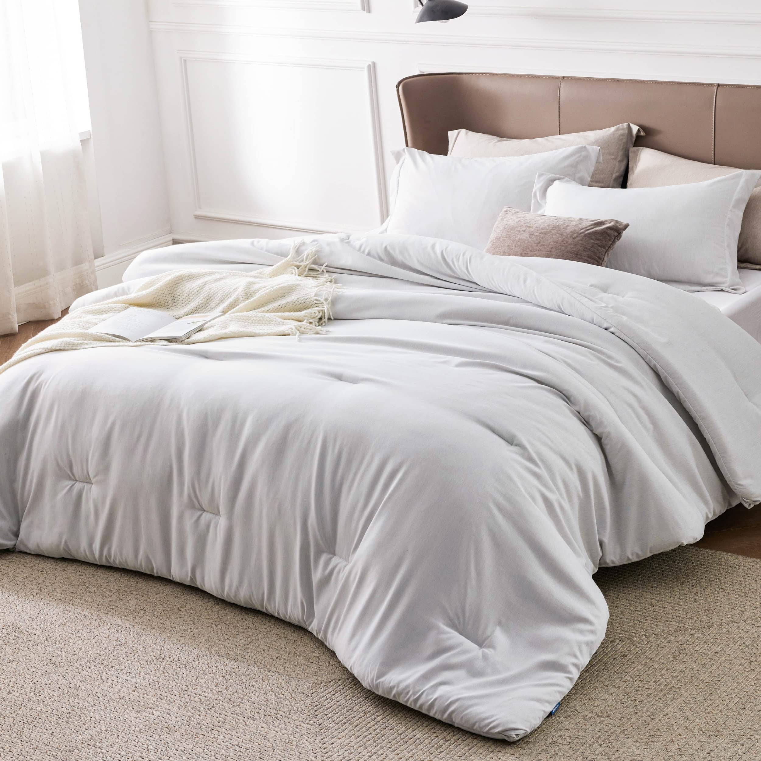 Cationic Dyeing Comforter Set with Pillow Shams