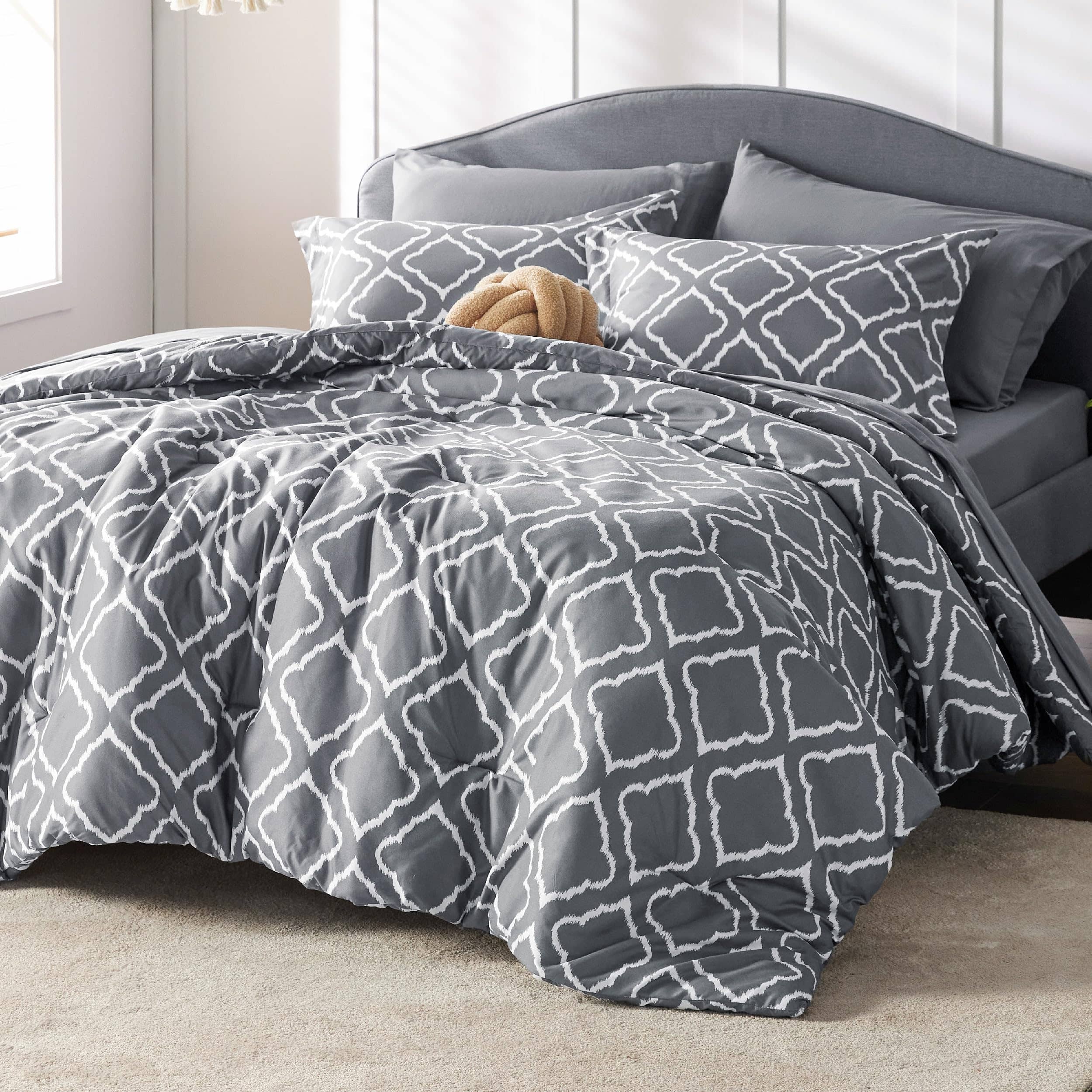 Quatrefoil Bedding Set