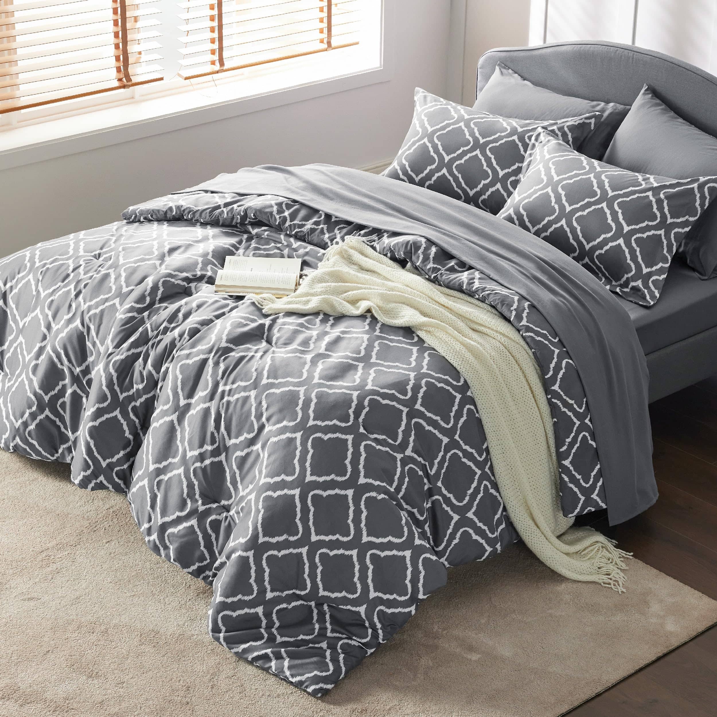Quatrefoil Bedding Set