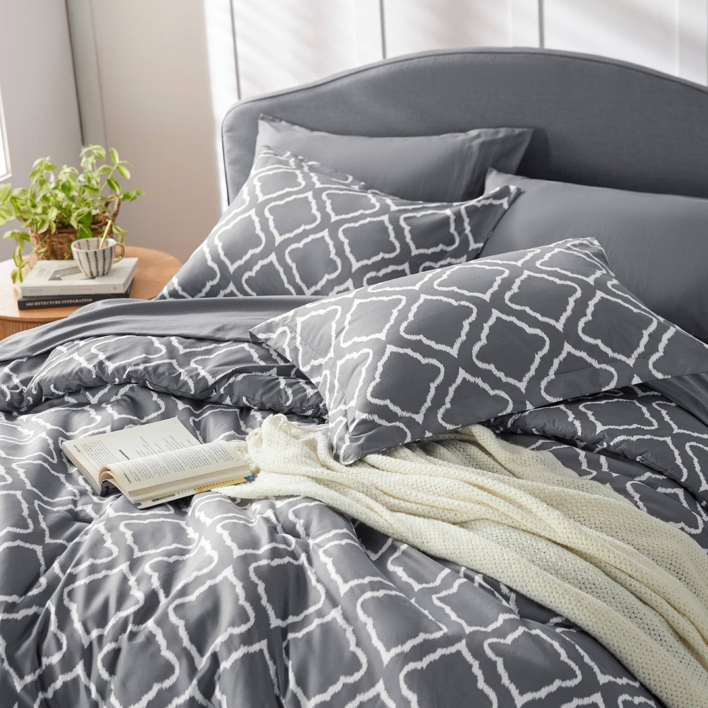 Quatrefoil Bedding Set