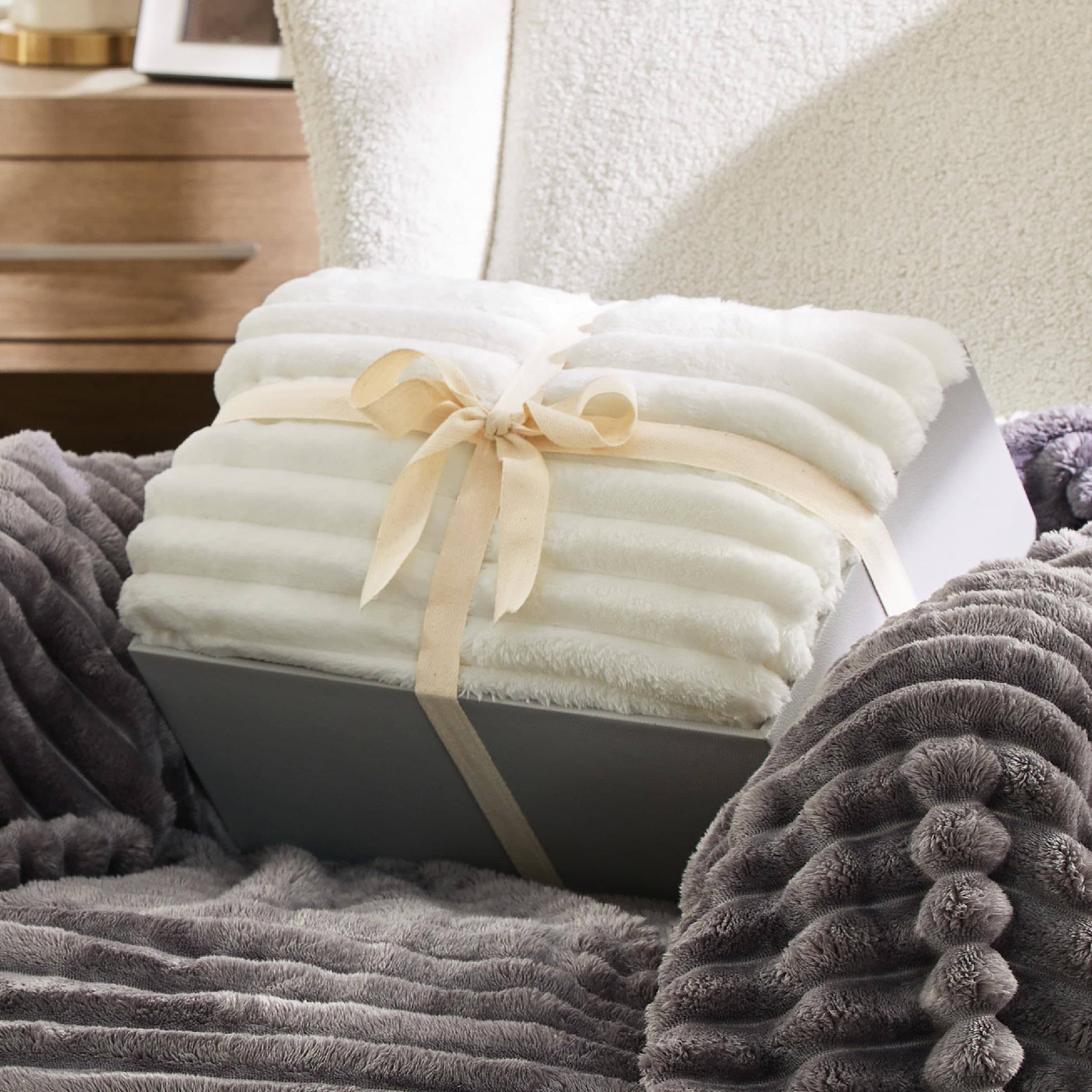 Bedsure Jacquard Stripes Shaggy Sherpa Blanket