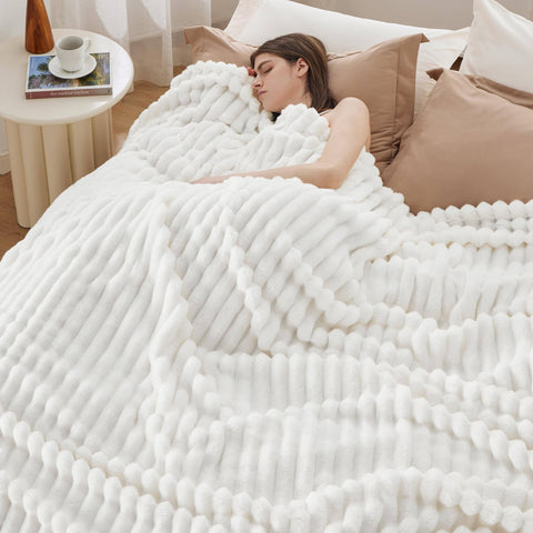 Bedsure Super Soft Flannel Fleece Throw Blanket