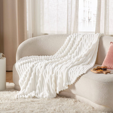 Bedsure Super Soft Flannel Fleece Throw Blanket