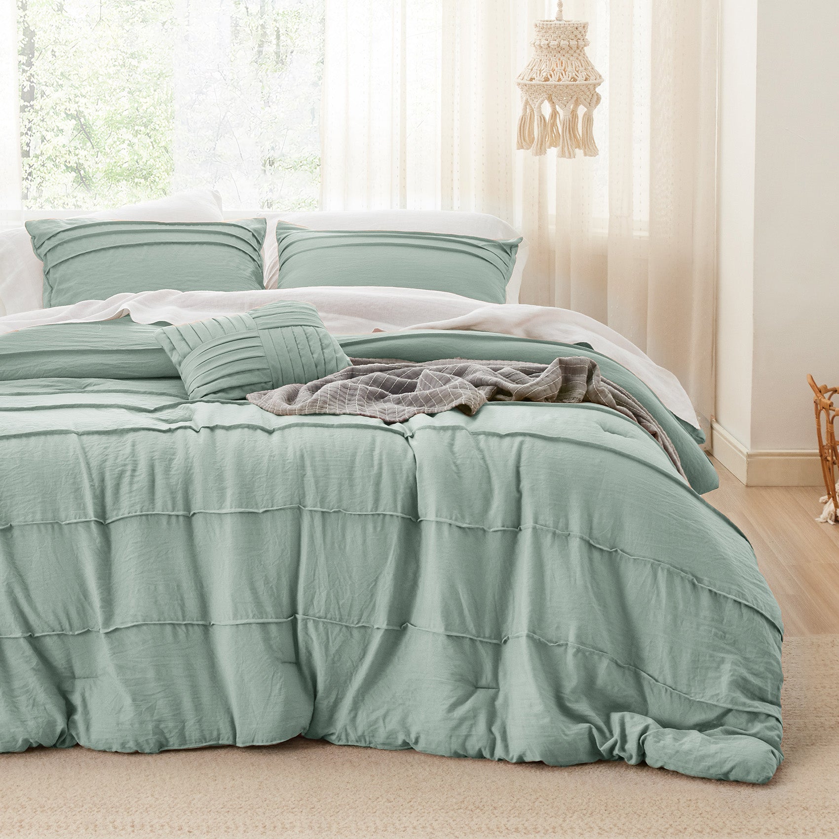 Pinch Pleat Comforter Set