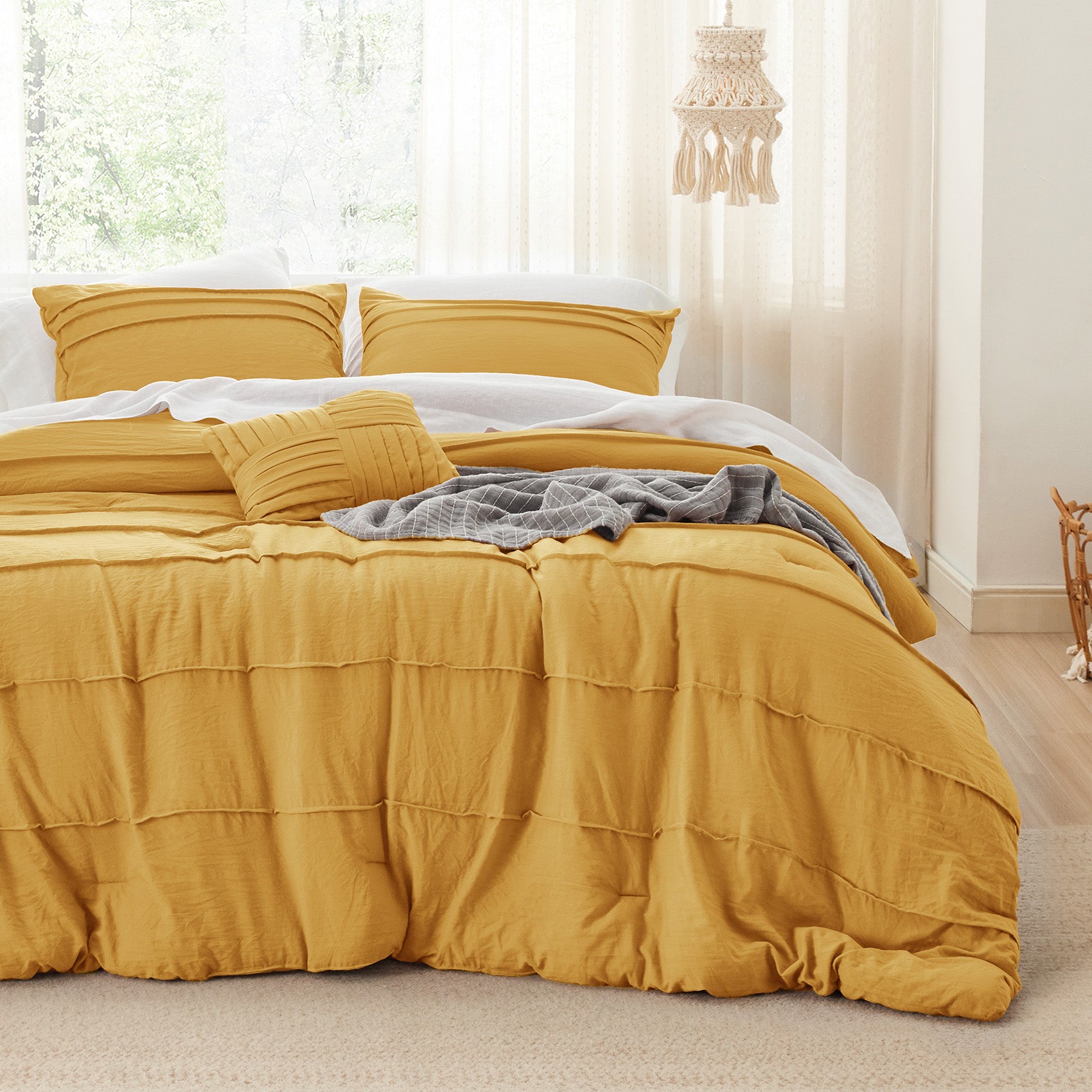 Pinch Pleat Comforter Set