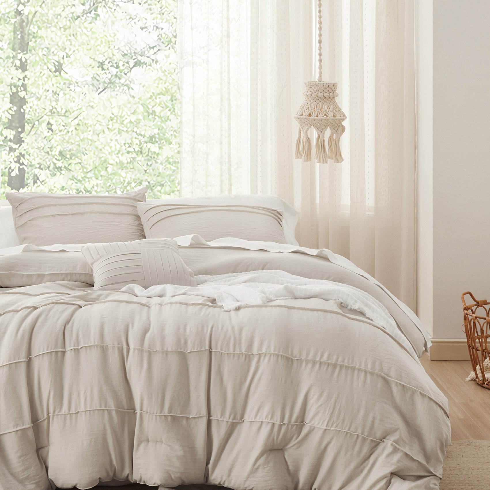 Pinch Pleat Comforter Set