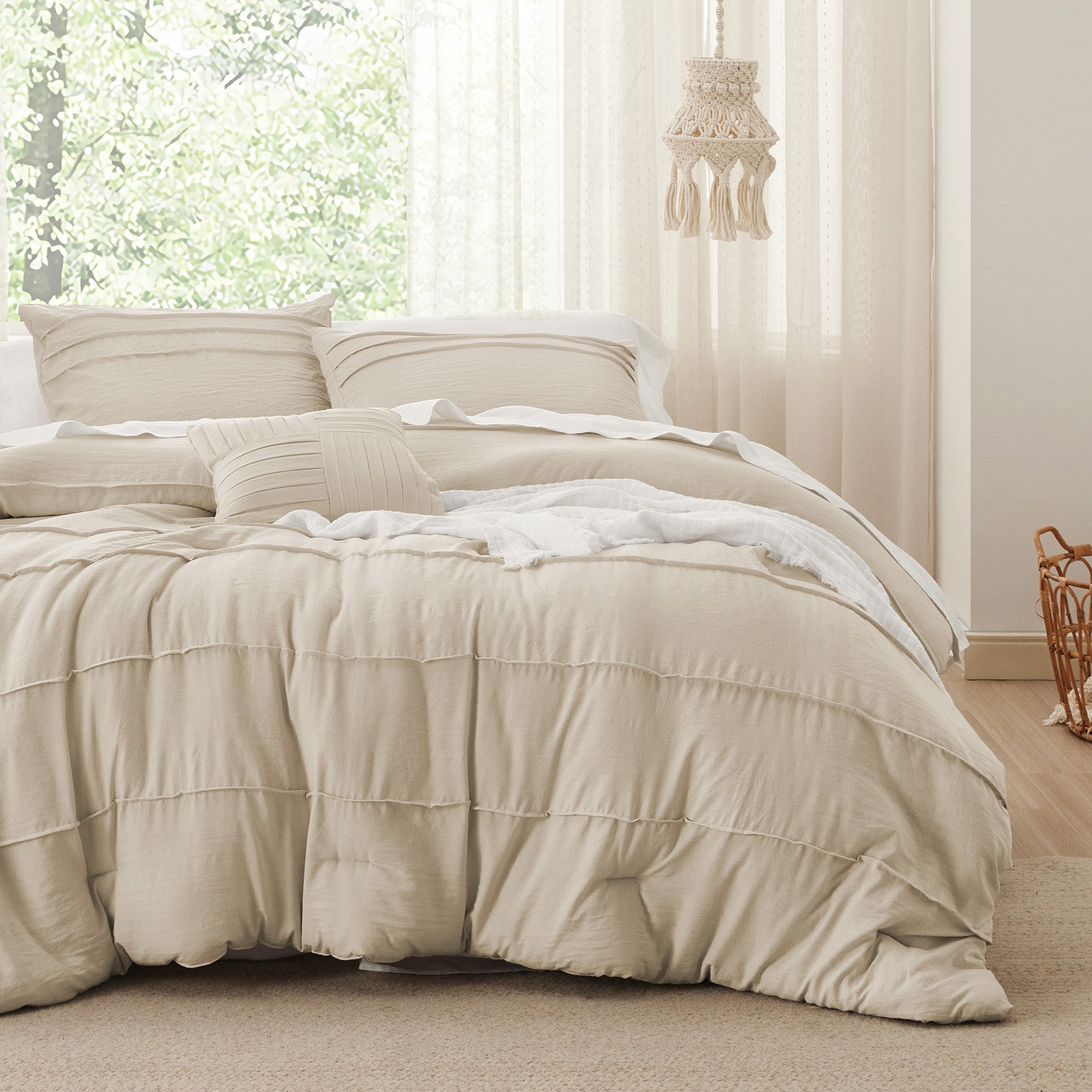 Pinch Pleat Comforter Set