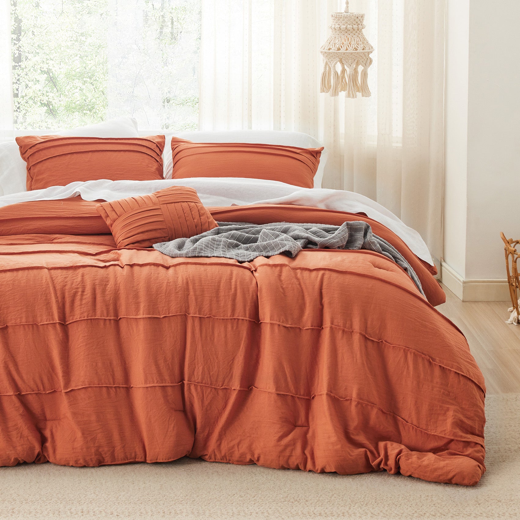 Pinch Pleat Comforter Set