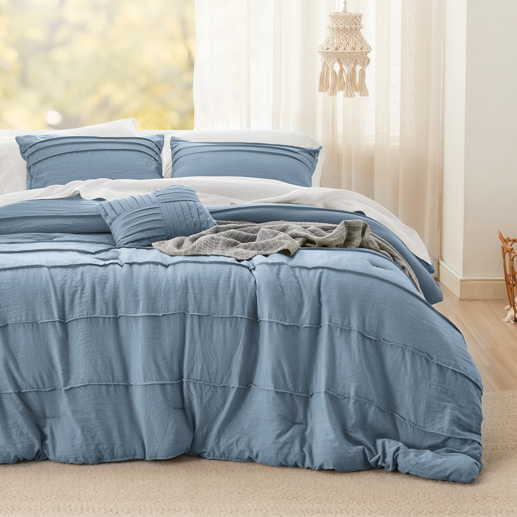 Pinch Pleat Comforter Set