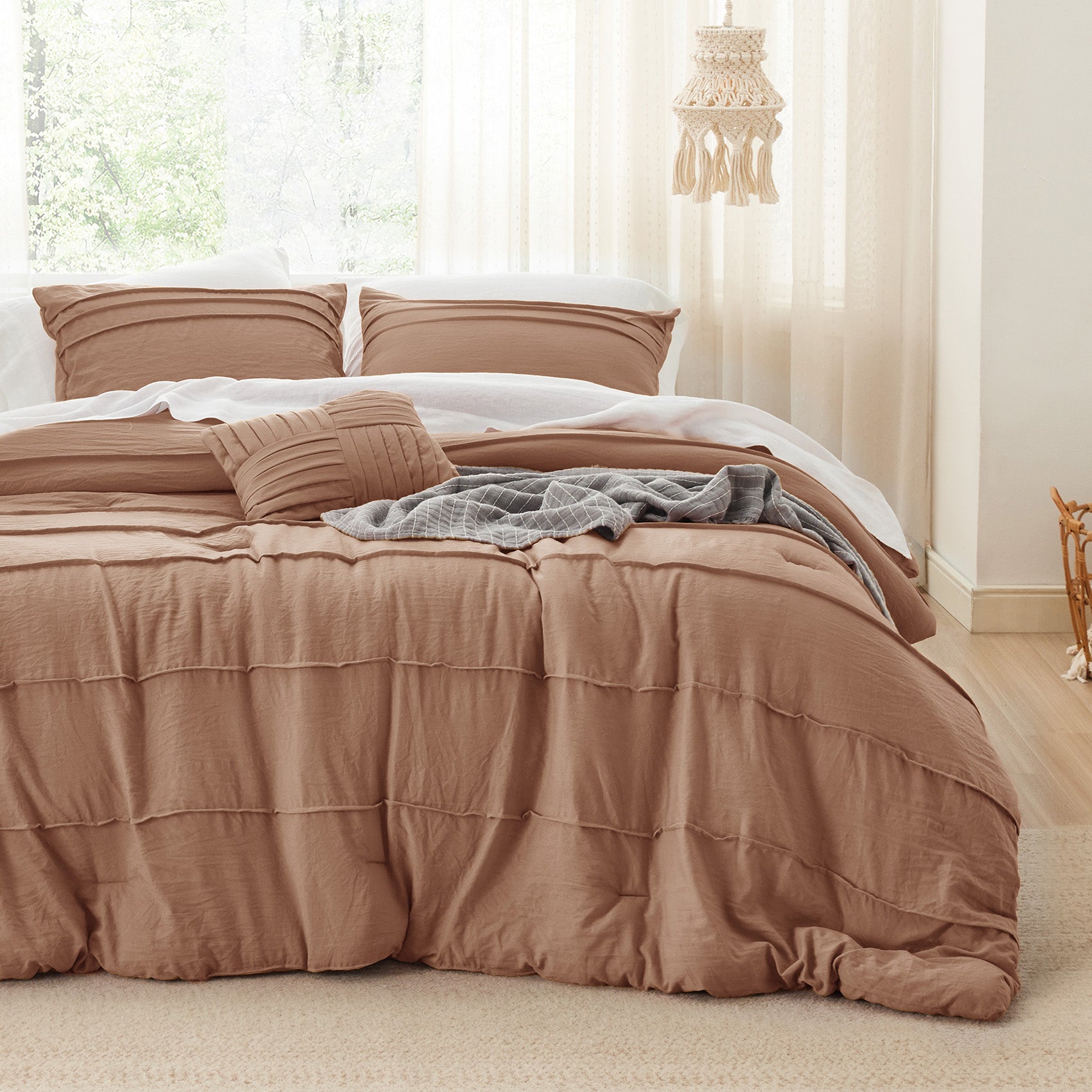 Pinch Pleat Comforter Set