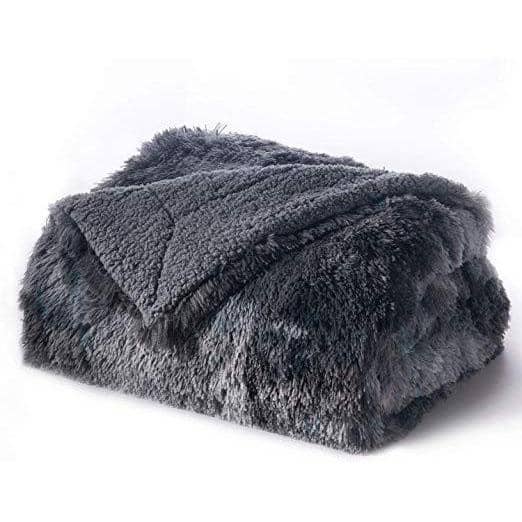 Bedsure | Faux Fur Fleece Blanket Detail