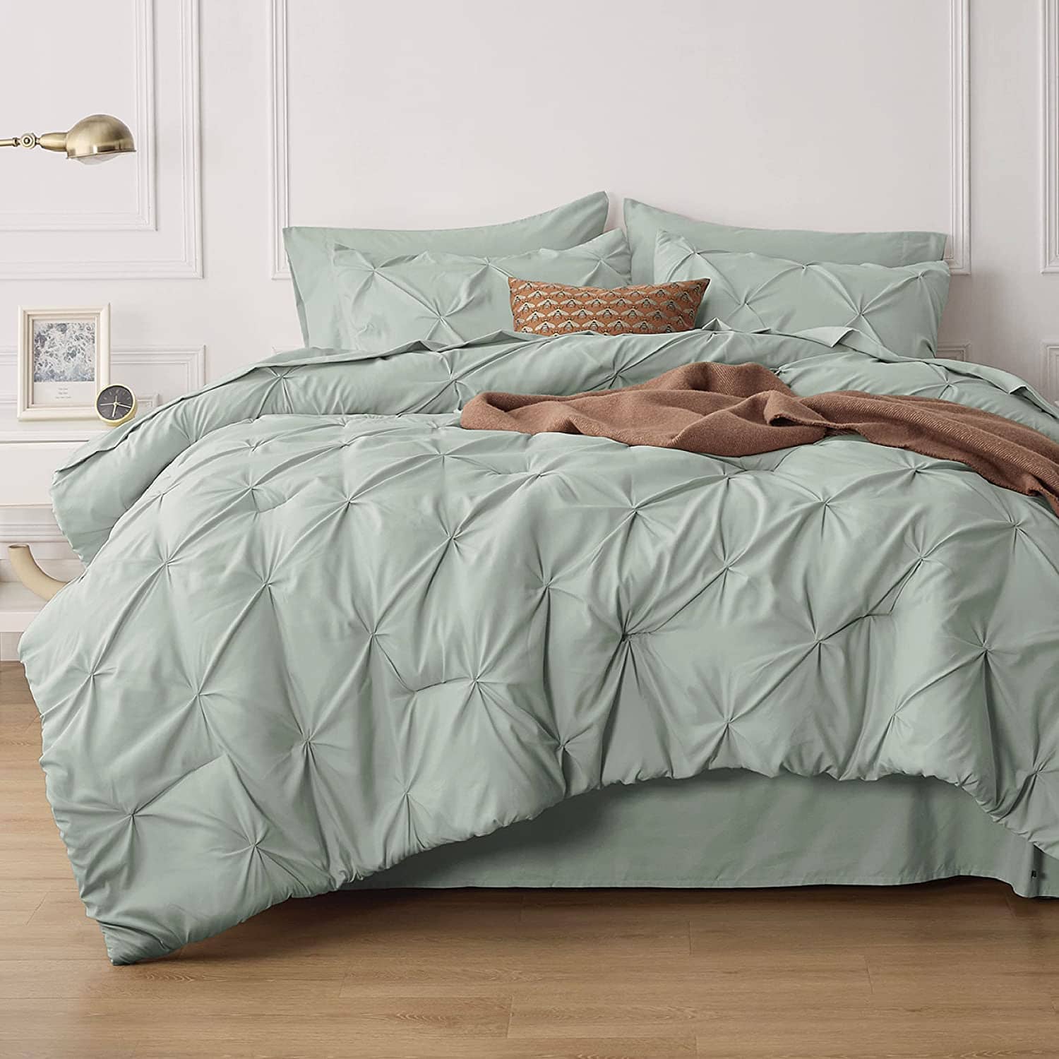 Bedsure Dorm Bedding Twin Comforter Set - 5 Pieces Pintuck Bed in