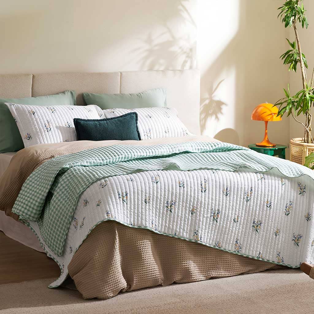 Reversible Floral Bedspread Quilt Set