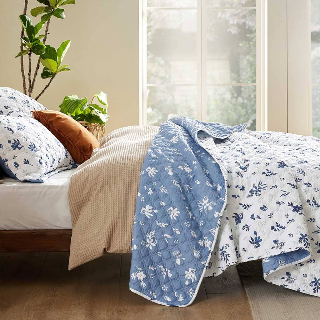 Reversible Floral Bedspread Quilt Set